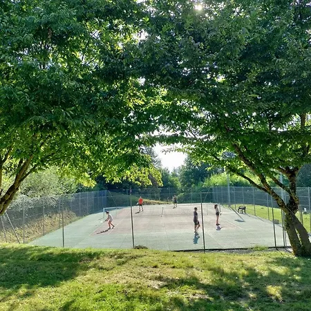 Курортный комплекс Domaine La Chataigneraie Maurs