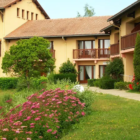 Domaine La Chataigneraie 4* Maurs