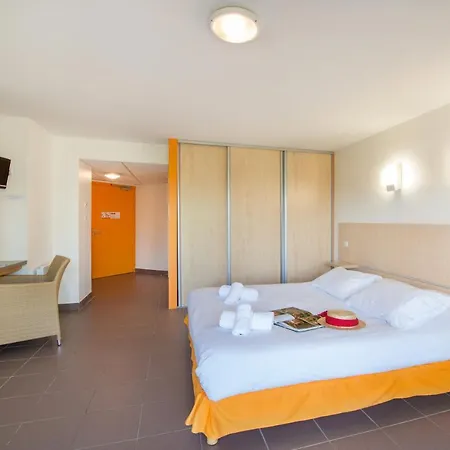 Domaine La Chataigneraie 4* Maurs